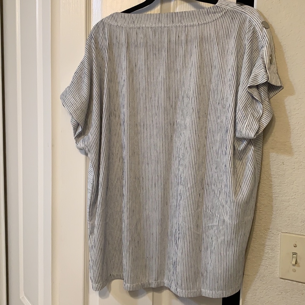 Jones New York casual textured top NWT - Picture 4 of 6